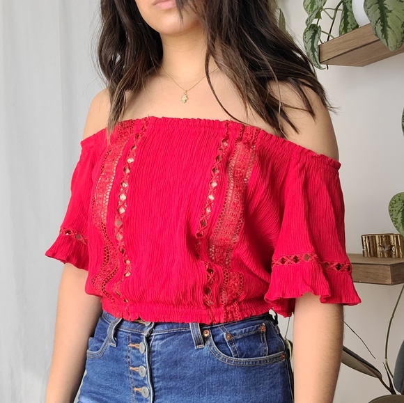 Boho off-the-shoulder red crop top with lace - Picture 3 of 10